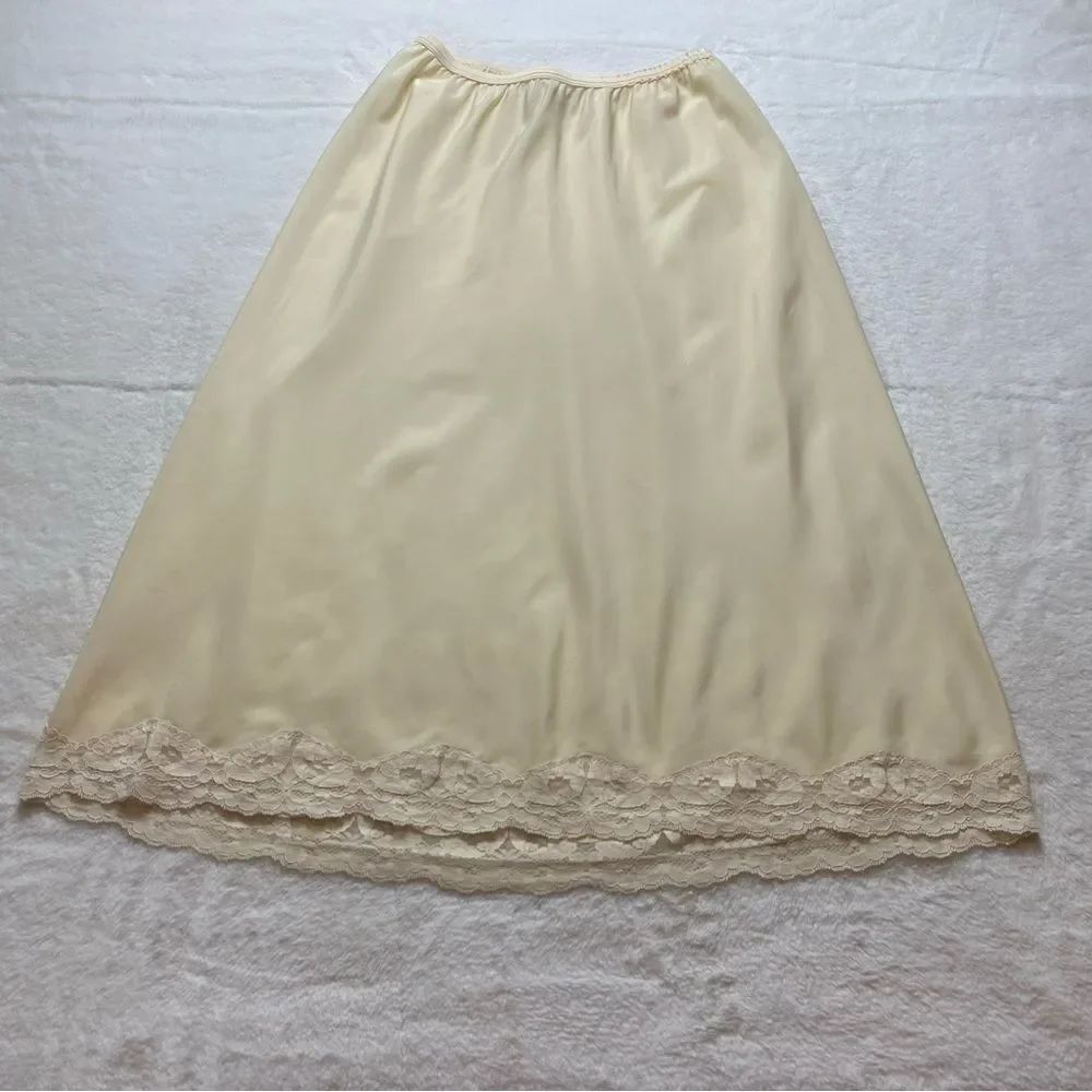 Lady Lynne Vintage Beige Half Slip